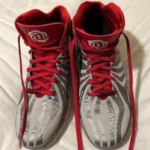 Derek Rose sneakers